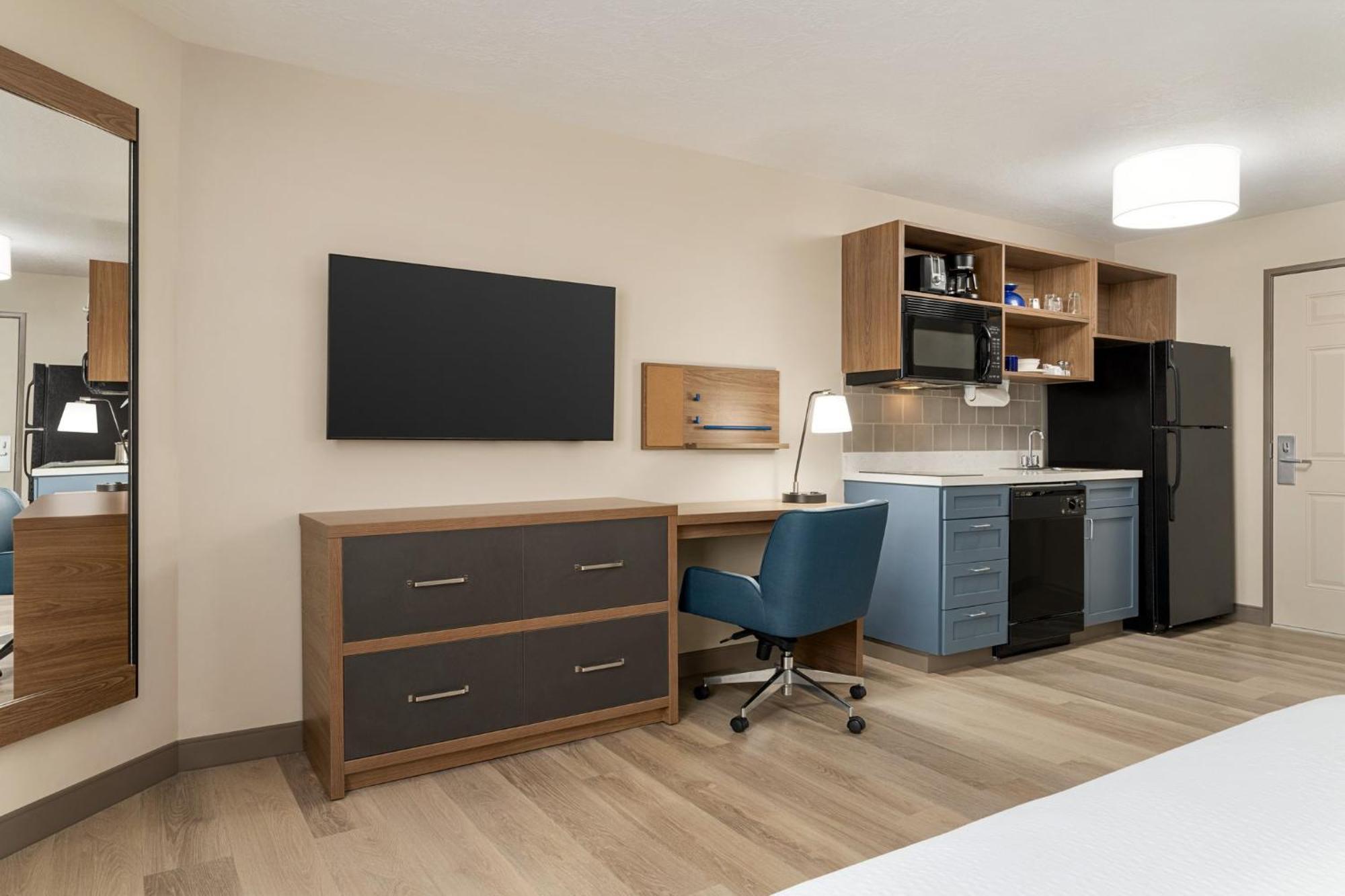 Hotel Candlewood - Towne Square By Ihg 3*
