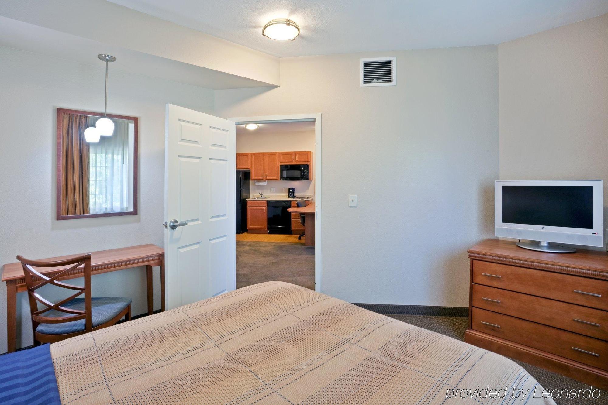Hotel Candlewood - Towne Square By Ihg 3*